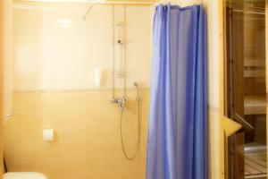 Ένα μπάνιο στο Apartments Rautulampi +10 φωτογραφίες