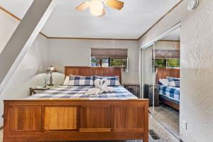 a bedroom with a bed and two windows at Mescalero Flagstaff in Munds Park