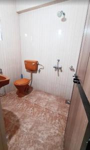 a dirty bathroom with a toilet and a sink at Jacksons Beach House Calangute in Calangute