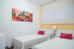 Posteľ alebo postele v izbe v ubytovaní UHC Sorolla Apartments