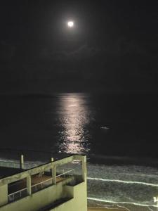 Foto Guaraparis asuva majutusasutuse Alto Padrão, Vista Mar, Varanda Gourmet, Nascente Compartilhar SalvarHigh Standard, Sea View, Gourmet Balcony, East-facing galeriist