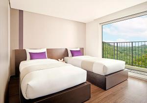 Katil atau katil-katil dalam bilik di Hanwha Resort Yongin Besancon +37 gambar