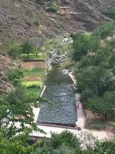a view of a river with people in it at Alojamientos Rurales Hurdes Altas in Casares de las Hurdes