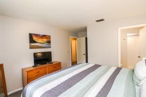 TV a/nebo společenská místnost v ubytování St Augustine Beach & Tennis Resort 901