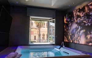 Bazén v ubytování Platinum Suite&Spa nebo v jeho okolí