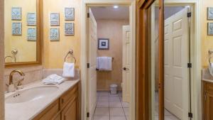 Koupelna v ubytování Sonoran Sea + 16 fotografií