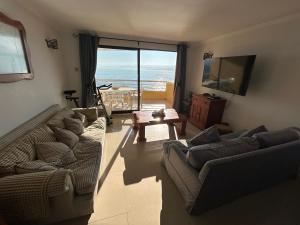 Χώρος καθιστικού στο Apartamento frente a la playa