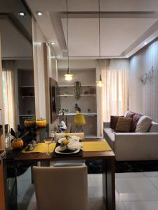 Khu vực ghế ngồi tại Apto inteiro pertinho do Shopping 1 qto ar cond