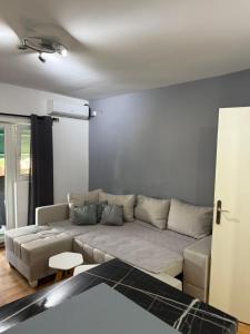 a living room with a couch in a room at Stan na dan Despotovac in Despotovac