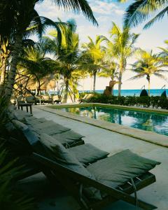 Bazén v ubytování Mia Tulum Beachfront Resort - Ocean View Suites and Beach Club nebo v jeho okolí