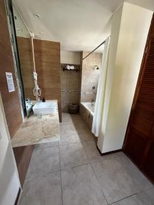 Un baño de Mia Tulum Beachfront Resort - Ocean View Suites and Beach Club