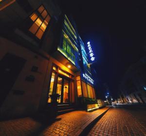 อาคารที่มีโรงแรม