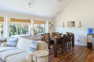 Istumisnurk majutusasutuses Charming 3-Bed, 2-Bath Home with Wonderful Views of the Golf Course
