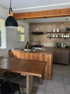 Kuchyň nebo kuchyňský kout v ubytování La Pampita en Villa Arelauquen