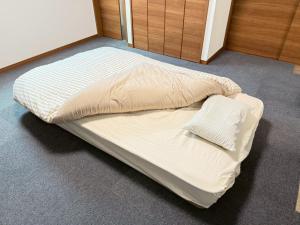 Postel nebo postele na pokoji v ubytování 宿のきむら