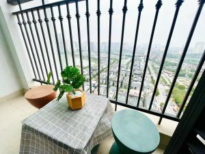 Great Studio Apt Near Marriott Hotel And Vincom Mall陽台或露臺