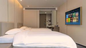 Voodi või voodid majutusasutuse 云泊夜酒店浦东机场店Yunboye Hotel Shanghai Pudong Airport Branch toas