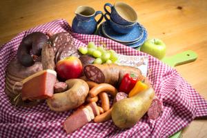 a plate of fruits and vegetables on a table at Haus Rennsteigrose in Steinheid