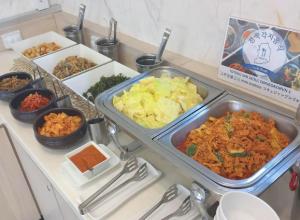 ホテルの敷地内または近くでの食事または食べ物