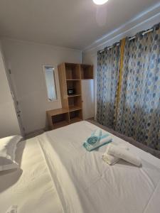 Uma cama ou camas num quarto em Colibri Beach Villas