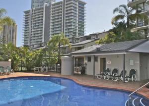 Πισίνα στο ή κοντά στο Luxury 3BR Tower Views & Elegance Surfers CBD