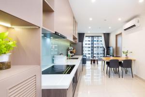 Η κουζίνα ή μικρή κουζίνα στο HOME, Apartments for rent in Vinhomes Grand Park, Free airport pick-up