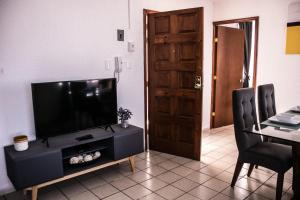 TV a/nebo společenská místnost v ubytování Amplio Departamento 3 Centro Historico - Wide Apartment 3 Downtown + 24 fotografií