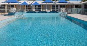 Bazén v ubytování Best Western Cambridge Hotel Kununurra nebo v jeho okolí