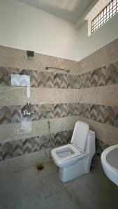 Ένα μπάνιο στο kashi yatra FAMILY home stay