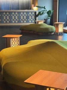 Voodi või voodid majutusasutuse hotel nansui toas