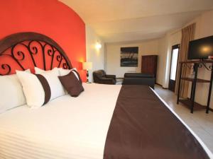 Postel nebo postele na pokoji v ubytování Hotel Argento Zacatecas