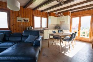 Kuchyň nebo kuchyňský kout v ubytování Chalet l'Aiglon Valais - Vue, Confort, Jacuzzi