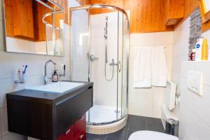 Koupelna v ubytování Chalet l'Aiglon Valais - Vue, Confort, Jacuzzi