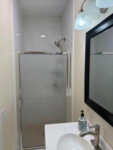Bilik mandi di Alhambra精品套房独立卫浴