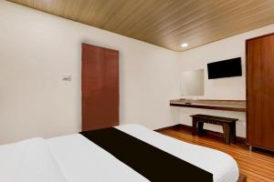Postel nebo postele na pokoji v ubytování Super Hotel O Machilipatnam