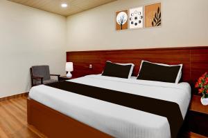 Postel nebo postele na pokoji v ubytování Super Hotel O Machilipatnam