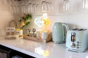 Barossa Palms Motel的咖啡和沏茶工具
