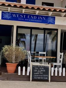 Φωτογραφία από το άλμπουμ του Hotel room, West End, Beach access, Triple σε Ροατάν