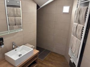 Vannituba majutusasutuses Hotel Stiegler Bed & Breakfast