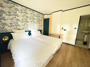 Ένα ή περισσότερα κρεβάτια σε δωμάτιο στο Hôtel du Golf De Jumièges +6 φωτογραφίες