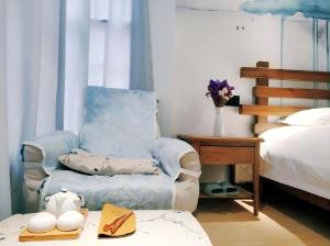 เตียงในห้องที่ Qinghe Art Hotel
