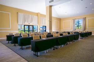 a room with rows of tables and chairs at Embassy Suites By Hilton Orlando Sunset Walk in Kissimmee +54 photos