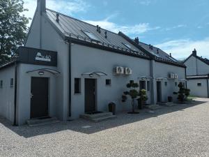 Το κτήριο όπου στεγάζεται  η παραθεριστική κατοικία