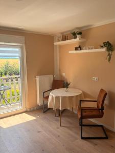 Χώρος καθιστικού στο Appartement 2a - Gemütliche Wohnung mit Küchenzeile, Bad und Balkon