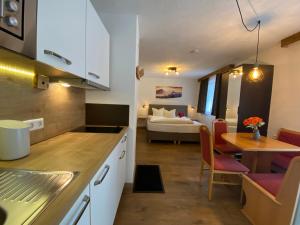 Fotografie z fotogalerie ubytování Pension Jagerhof - Sommercard Inkl - 5 Min zum Hochzeiger v destinaci Jerzens