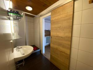 Koupelna v ubytování Pension Jagerhof - Sommercard Inkl - 5 Min zum Hochzeiger + 37 fotografií