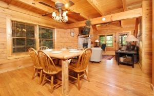 Χώρος καθιστικού στο At Last