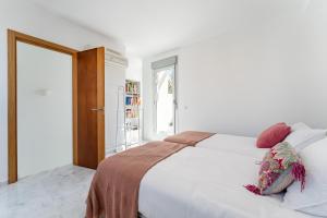 Postel nebo postele na pokoji v ubytování Villalucía-Mijas Costa