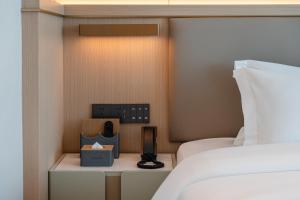 Bodun International Apartment Foshan Shunde Fengjian Water Village Branch客房内的一张或多张床位