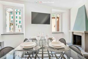 a dining room with a glass table and chairs at Mangia, Prega, Ama TerreMarine in Riomaggiore